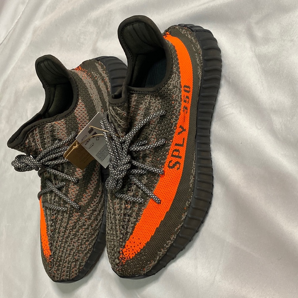 New with box Yeezy boost 350 v2 carbon beluga size 10